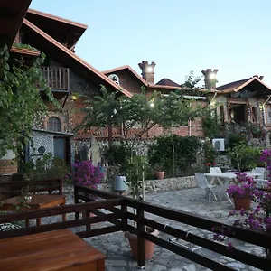 Keshtjella Syni Zi - Bujtine Shëngjin